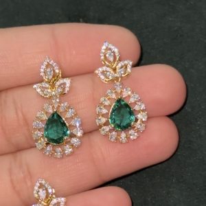 LJ1263-GREEN HANGING EARRINGS