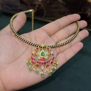 LJ1301-JADAUKUNDAN PENDANT WITH BLACK HASLI