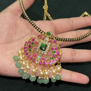 LJ1315-Jadaukundan pendant with black Hasli