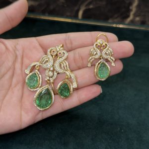 LJ1386-ROYAL PEACOCK EMERALD DANGLER PENDANT WITH EARRINGS