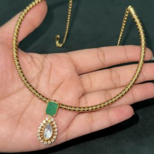 LJ1468-Gold kante with green pendant