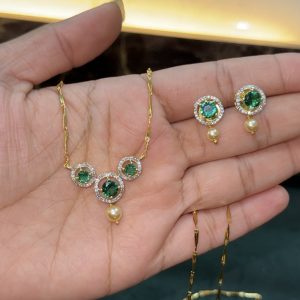 LJ1512-GREEN AD LOCKET WITH GOLD CHAIN