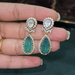 LJ1538-EMERALD DROP DANGLERS EARRINGS WITH SCREWBACK